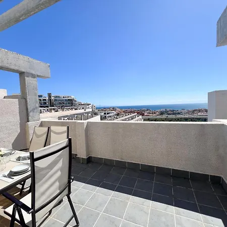Family With Sea Views, Pool & Internet